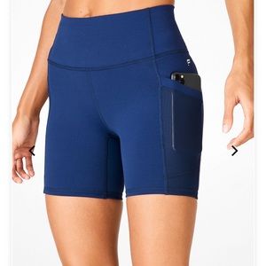 Fabletics Mila 6 Inch Biker Shorts- Large NWT